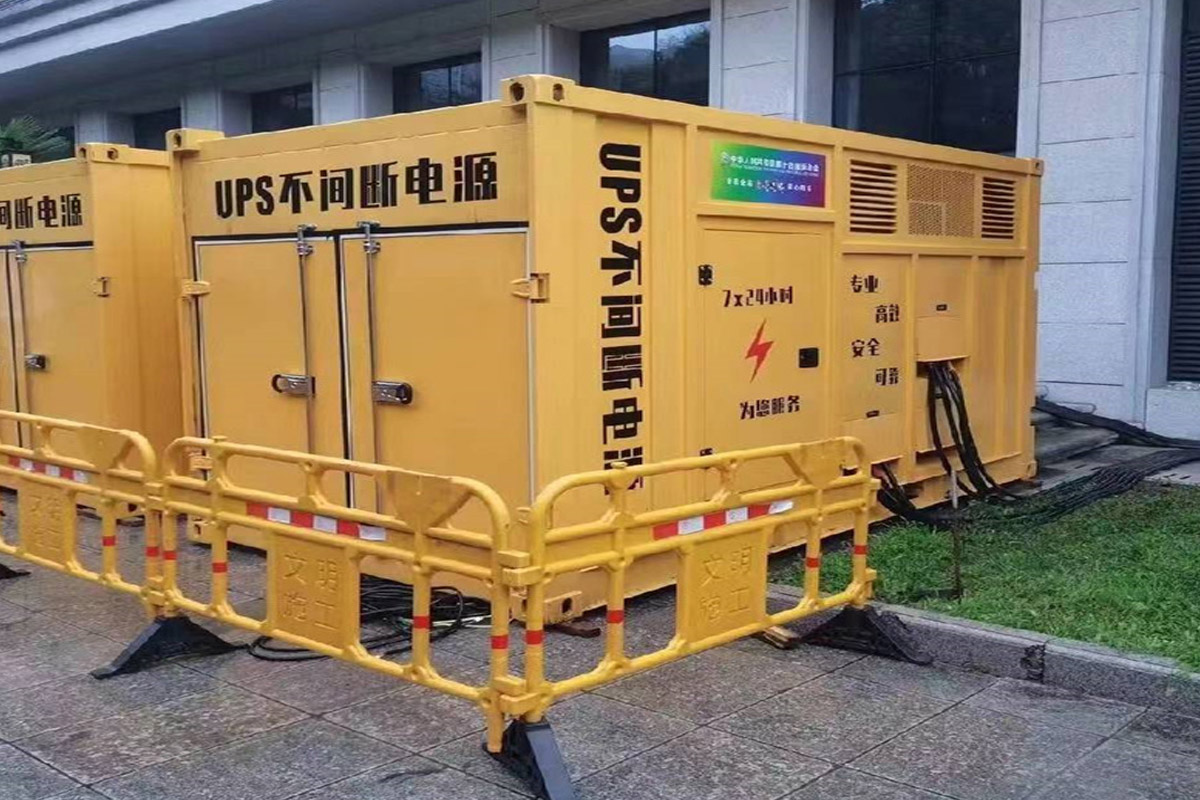 阎良发电机租赁施工现场